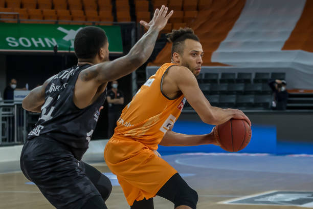 出决定性进 出决定性进