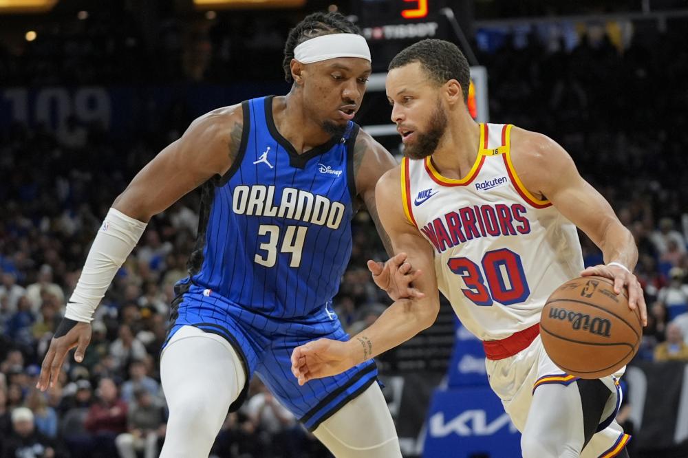 他早早吸引 他早早吸引