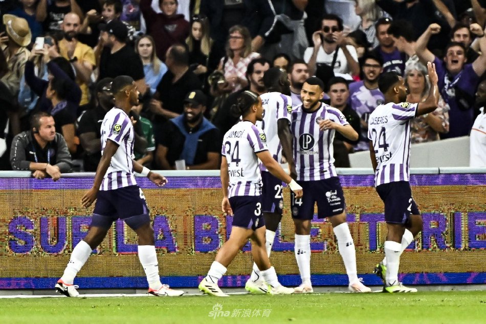 米白色为主 米白色为主