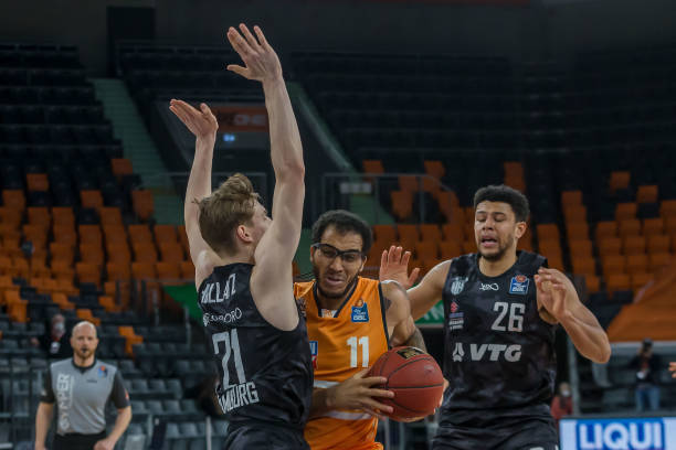 雷迪克：湖人G5首发阵容赛前待定 面对生死战我并不紧张