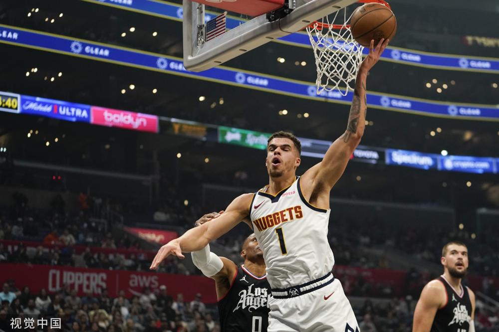 娄一晨谈斯卢茨基：他对自己的战术有近乎痴迷的坚持