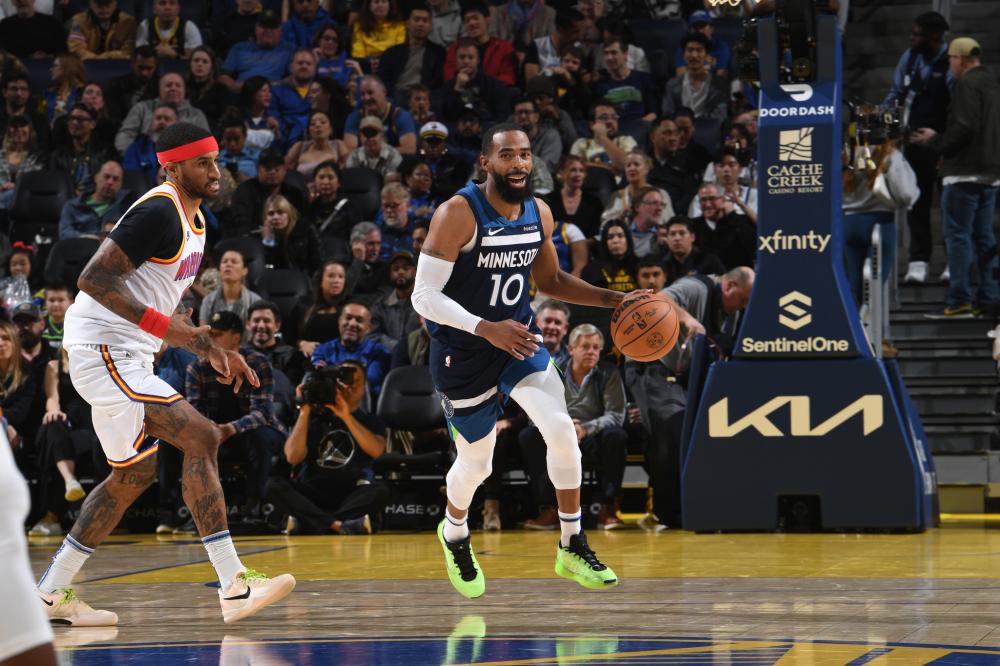 篮球篮网外援突然爆发，全场砍下35分